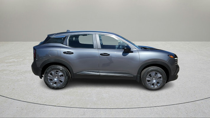 2025 Nissan Kicks Play S photo 2