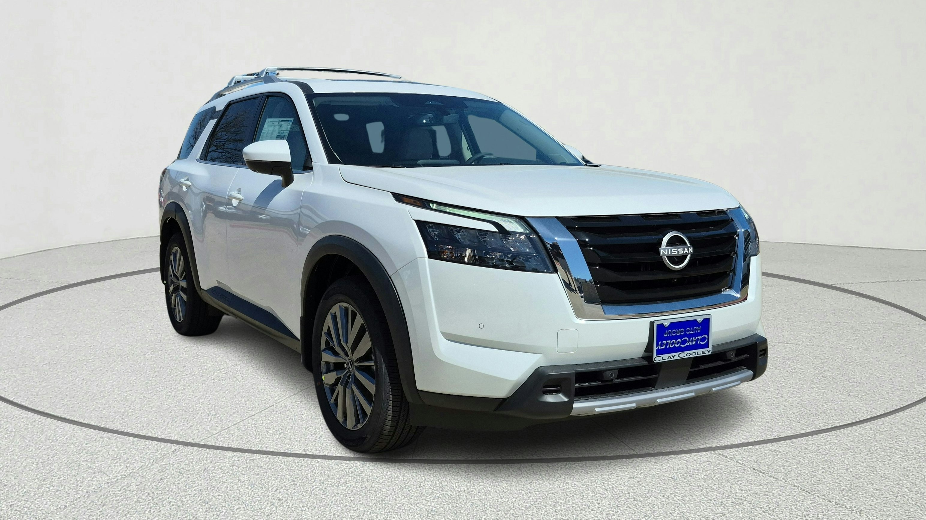 2024 Nissan Pathfinder SL photo 2